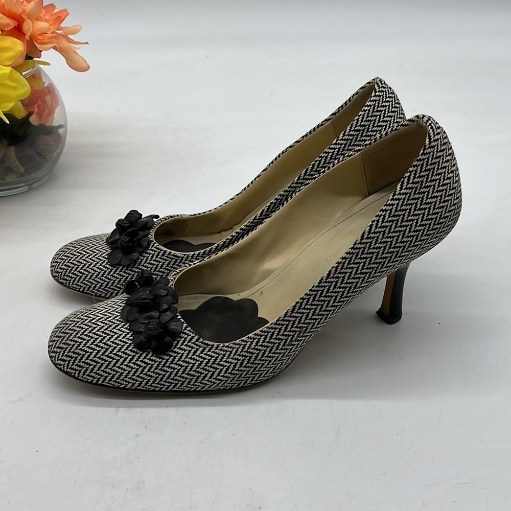 Facconable Black White Patterned Pump Heels Sz 7.… - image 1